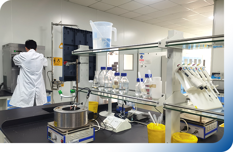 Plataforma integrada de biosíntesis de péptidos: optimiza los factores genéticos, de reacción y del reactor para mejorar la eficiencia y la calidad de la síntesis.